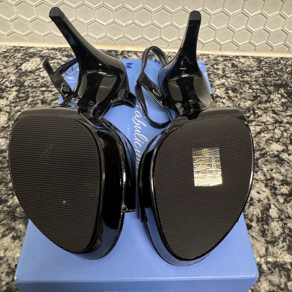 Elegant Black Patent Leather Platform Heels - Picture 4 of 4